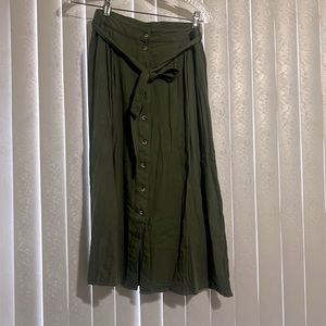 Green midi skirt